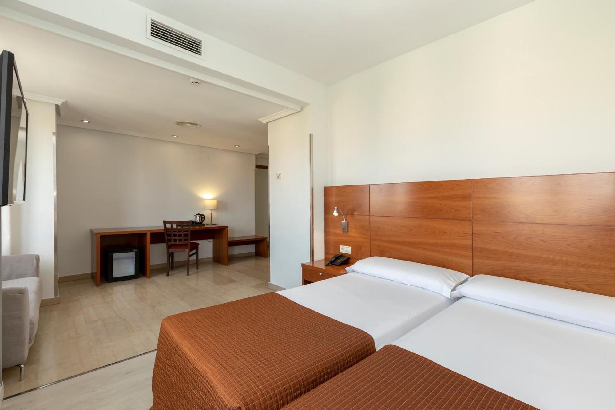 Superior Double or Twin Room with City View,1038695620:JPEG